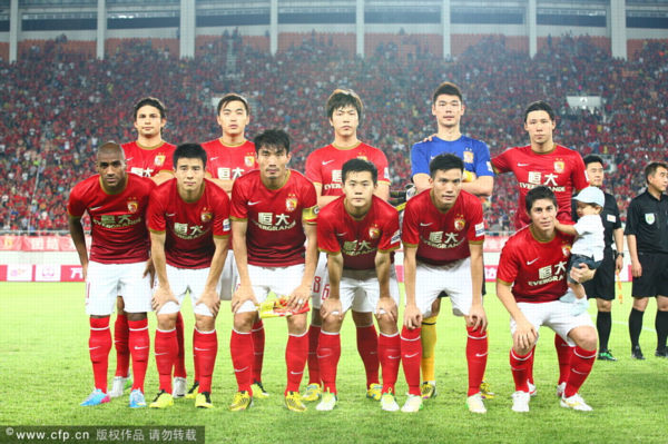 津巴布韦球队首夺联赛冠军，球队老板直接揣25万美元现金奖励球队