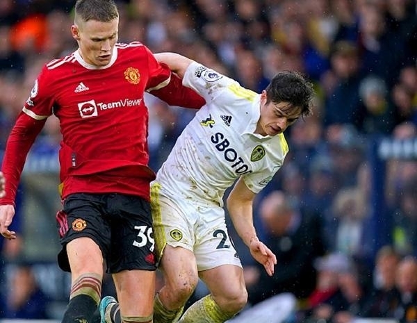 埃梅里两次各项赛事十连胜，是维拉队史首位做到的主帅（埃梅里两度率维拉各项赛事十连胜，成队史首位达成此纪录的主帅）