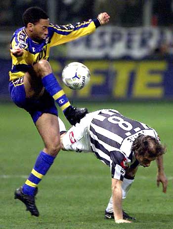 欧冠淘汰赛前瞻：拜仁客战曼城,（欧冠淘汰赛前瞻：拜仁做客挑战曼城）